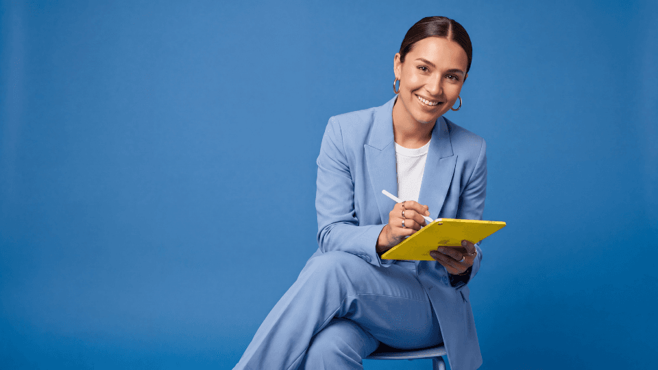 Homepage - woman with ipad